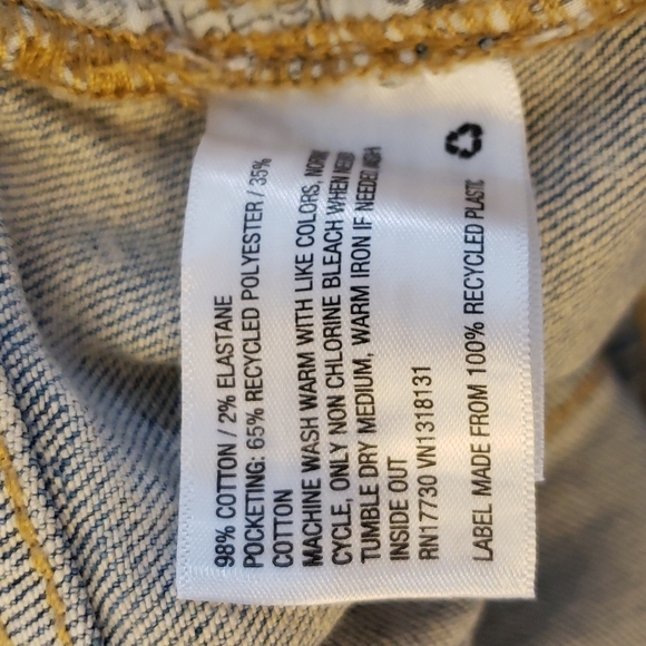 Wild Fable Highest Rise Light Acid Wash Folded Hem Jean Shorts Size 18 - Picture 9 of 10